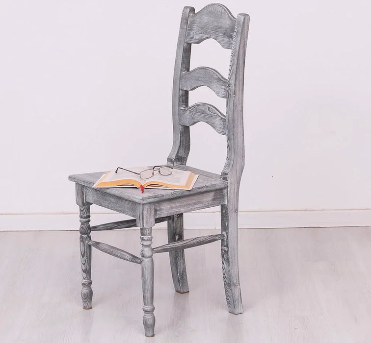 Landhausstuhl aus Massivholz in verschiedenen Farben