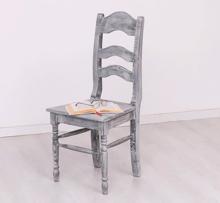 Landhausstuhl aus Massivholz in verschiedenen Farben