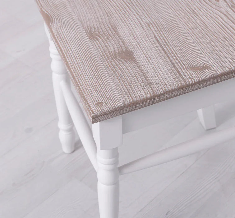 Landhausstuhl aus Massivholz in verschiedenen Farben