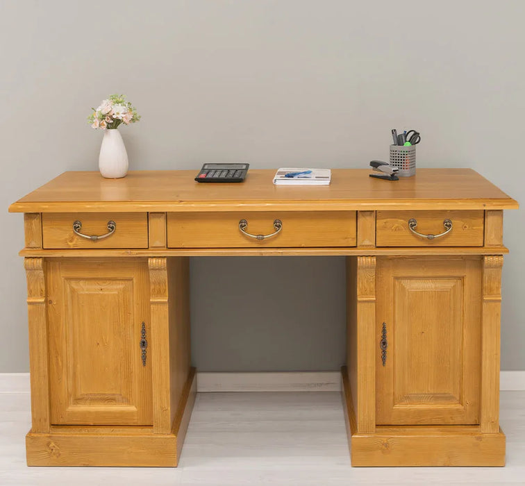 Massiver Bürotisch