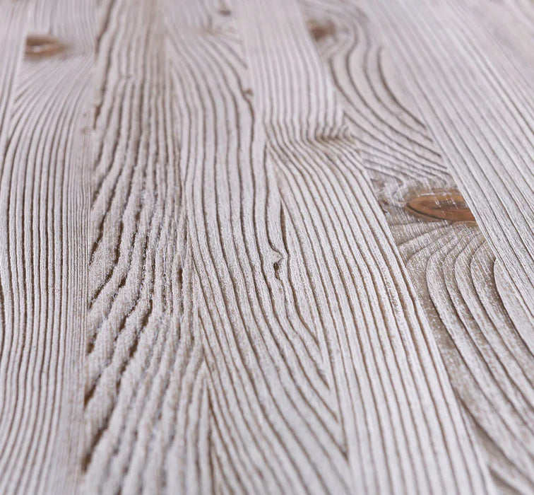 Massiver Esstisch im Landhausstil mit gedrehten Beinen