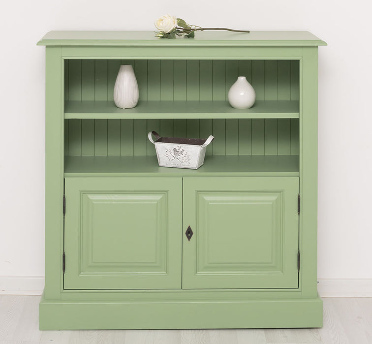 Quadratischer Kommodenschrank mit Türen im Landhausstil
