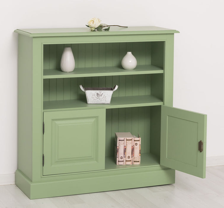 Quadratischer Kommodenschrank mit Türen im Landhausstil