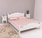Schlafzimmer Set - Bett aus Massivholz mit geschwungenem Kopf- und Fußteil und zwei Nachttischen - Gewachst / 90 x 200