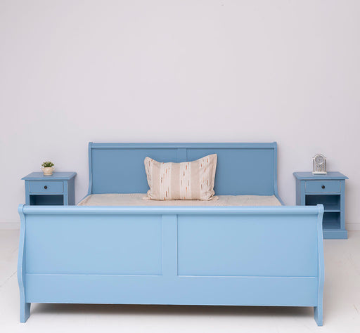 Schlafzimmer Set - Stauraumbett aus Massivholz mit geschwungenem Kopf- und Fußteil und zwei Nachttischen - 90 x 200