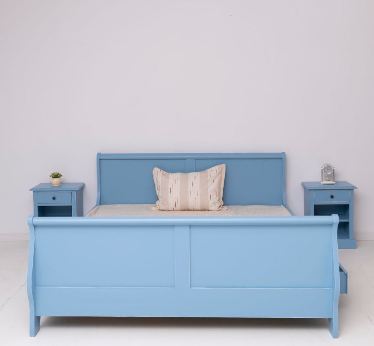 Schlafzimmer Set - Stauraumbett aus Massivholz mit geschwungenem Kopf- und Fußteil und zwei Nachttischen - 90 x 200