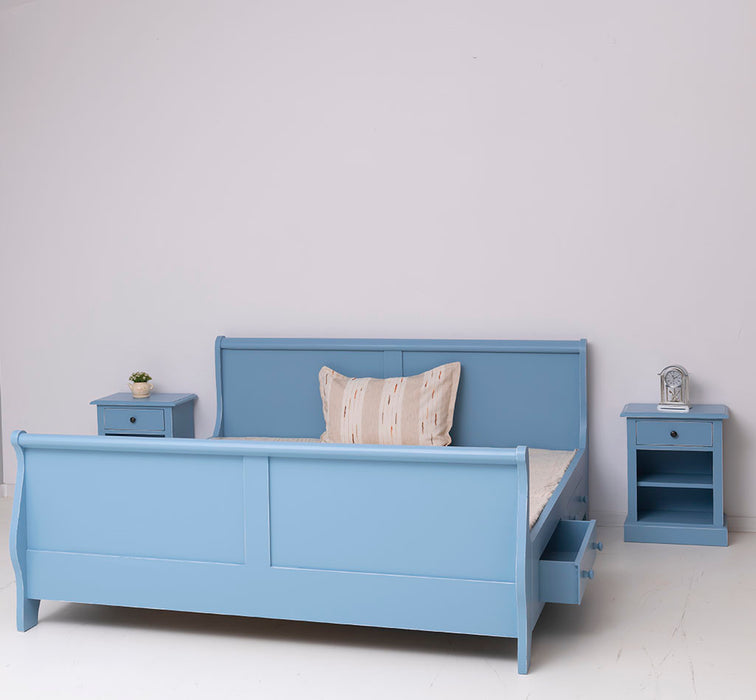 Schlafzimmer Set - Stauraumbett aus Massivholz mit geschwungenem Kopf- und Fußteil und zwei Nachttischen - 90 x 200