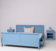 Schlafzimmer Set - Stauraumbett aus Massivholz mit geschwungenem Kopf- und Fußteil und zwei Nachttischen - 90 x 200