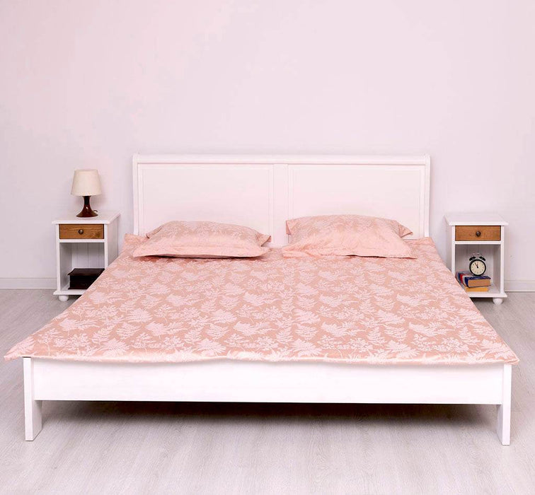 Schlafzimmer-Set bestehend aus Massivholzbett 180 und zwei Nachttischen - 
