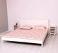 Schlafzimmer-Set bestehend aus Massivholzbett 180 und zwei Nachttischen - 