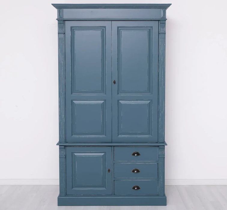 Schmaler Kleiderschrank aus Massivholz mit drei Schubladen