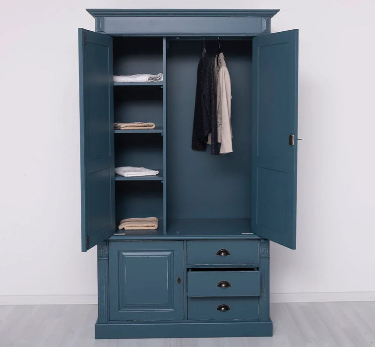 Schmaler Kleiderschrank aus Massivholz mit drei Schubladen