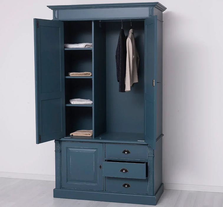 Schmaler Kleiderschrank aus Massivholz mit drei Schubladen