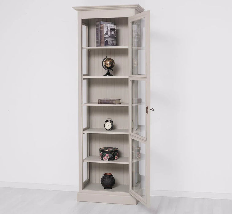 Schmaler Vitrinen- Schrank aus Massivholz mit verglasten Türen & 5 Einlegeböden