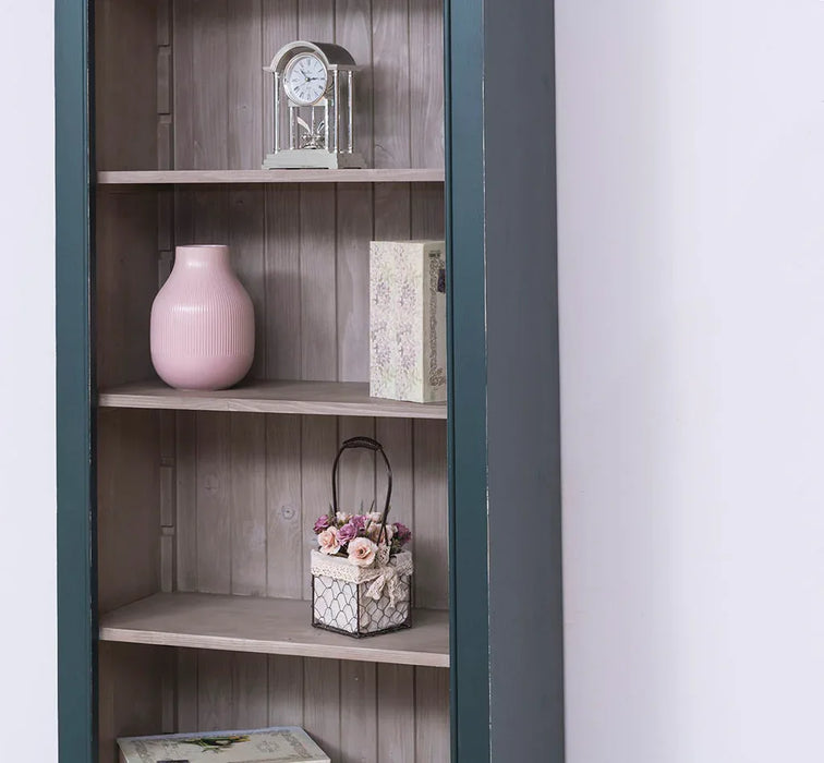 Schmales Bücherregal aus Massivholz | Regal im Landhausstil