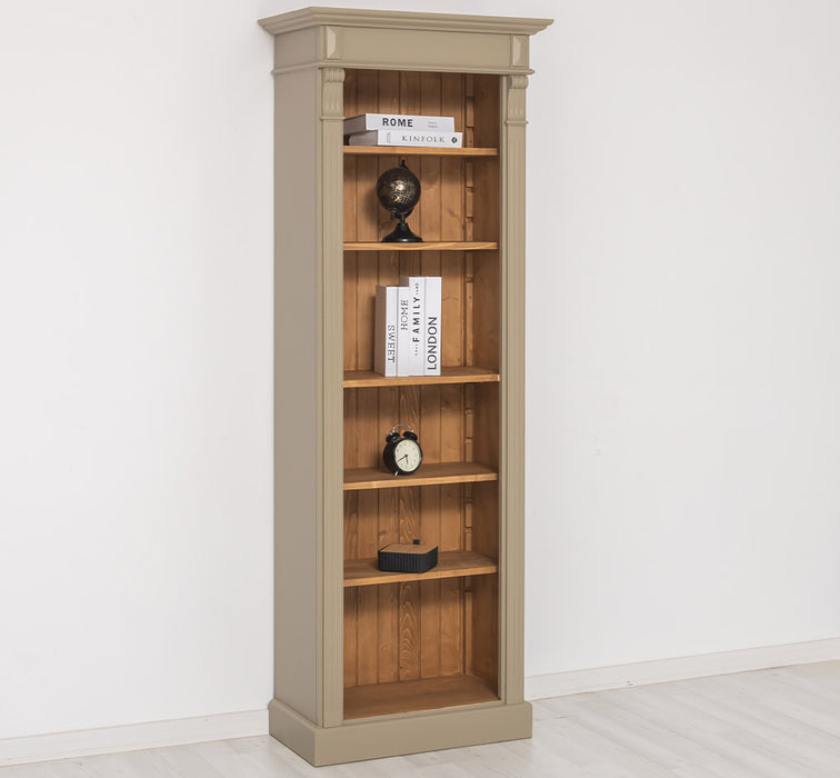 Schmales Landhausregal mit verstellbaren Regalböden