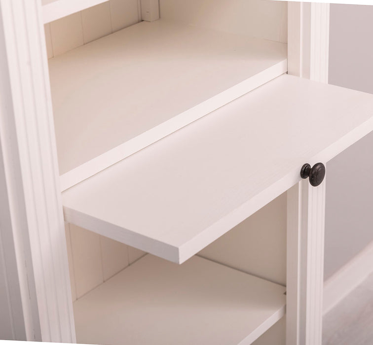 Schmales Landhausregal mit verstellbaren Regalböden