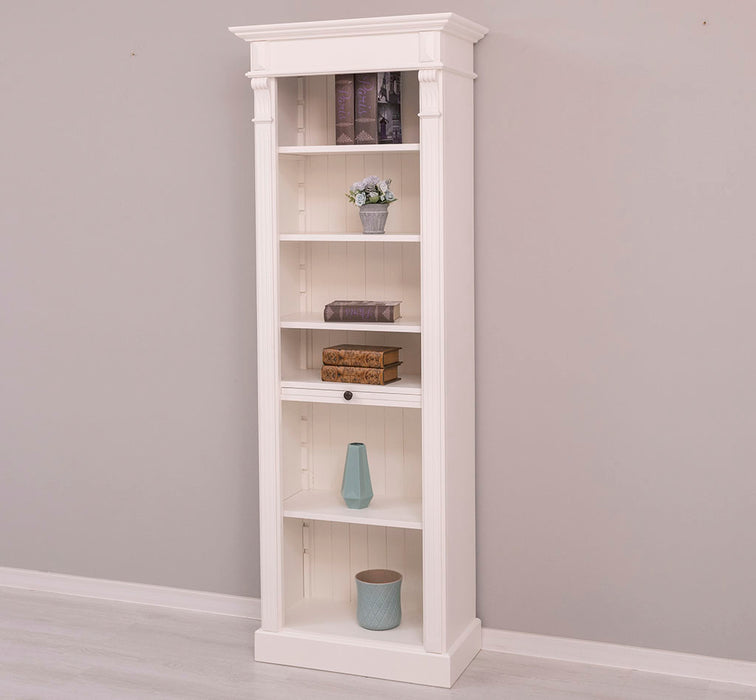 Schmales Landhausregal mit verstellbaren Regalböden