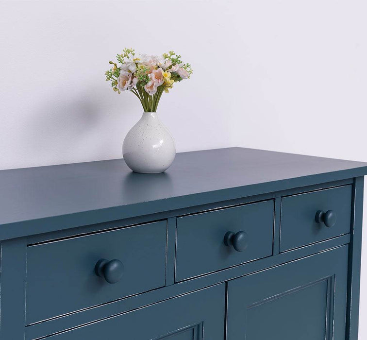 Sideboard aus Massivholz mit drei Schubladen -