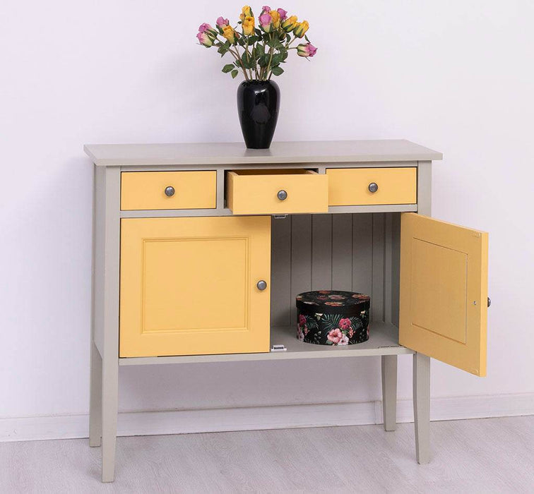 Sideboard aus Massivholz mit drei Schubladen -