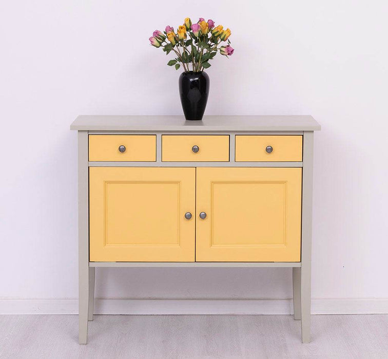 Sideboard aus Massivholz mit drei Schubladen -