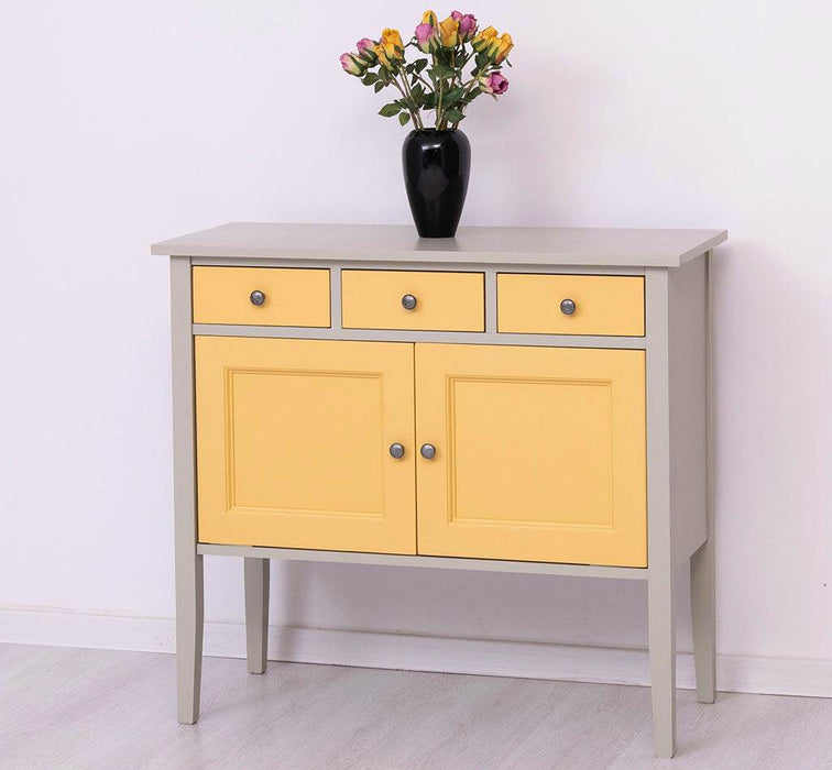 Sideboard aus Massivholz mit drei Schubladen -