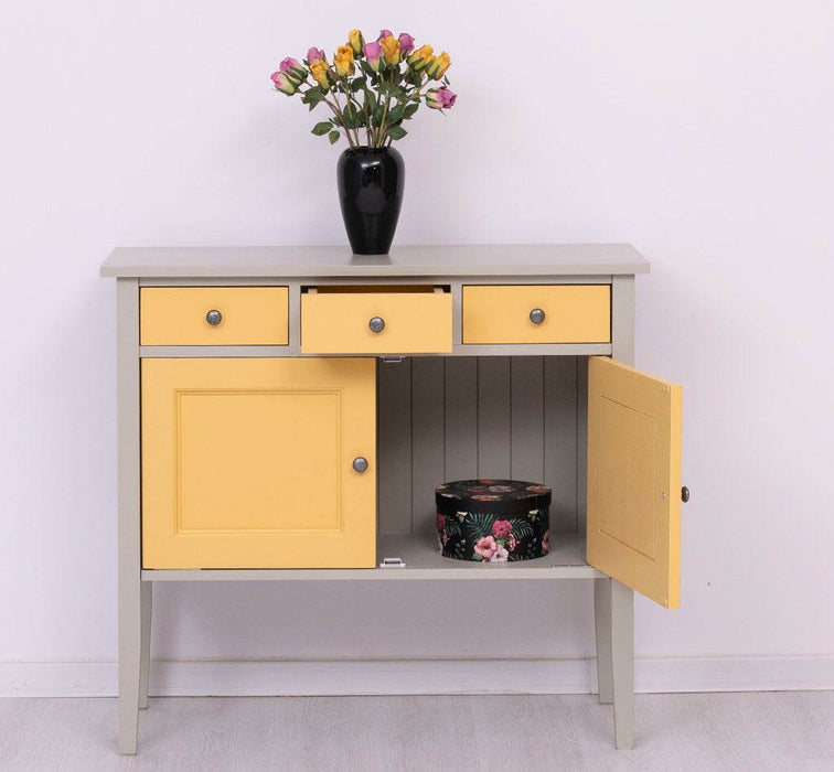 Sideboard aus Massivholz mit drei Schubladen -