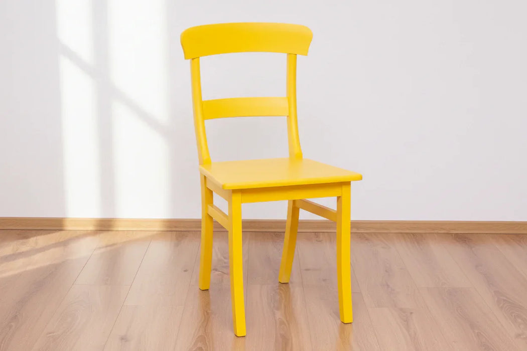 Stuhl aus Massivholz in verschiedenen Farben