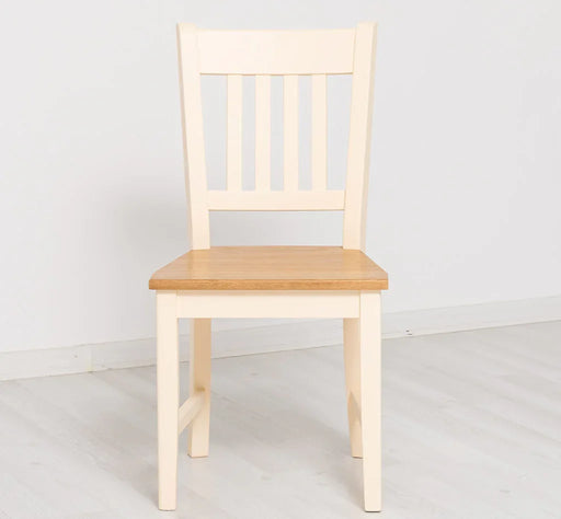 Esszimmerstuhl aus Massivholz mit Rückenlehne und Sitzfläche aus Eiche