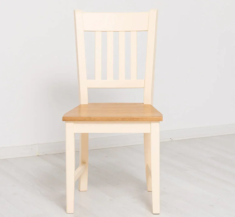 Esszimmerstuhl aus Massivholz mit Rückenlehne und Sitzfläche aus Eiche