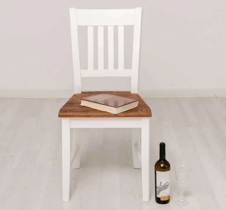 Esszimmerstuhl aus Massivholz mit Rückenlehne und Sitzfläche aus Eiche