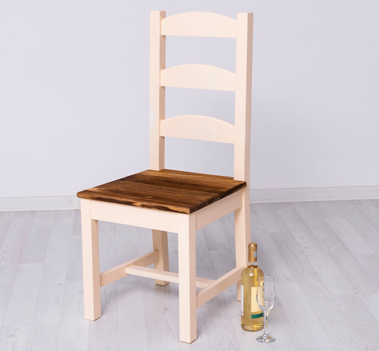 Stuhl aus Massivholz mit Rückenlehne
