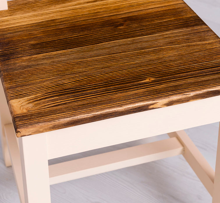 Stuhl aus Massivholz mit Rückenlehne