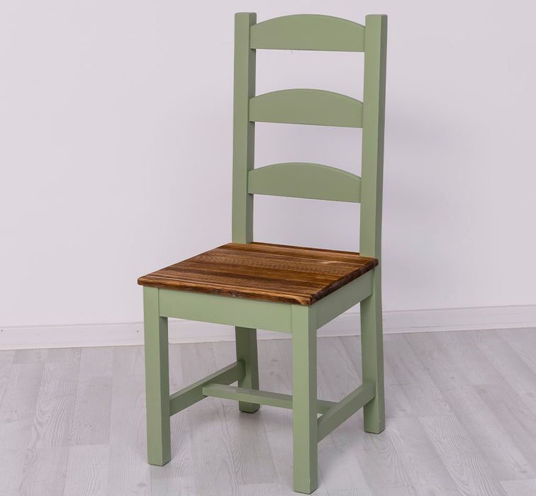 Stuhl aus Massivholz mit Rückenlehne