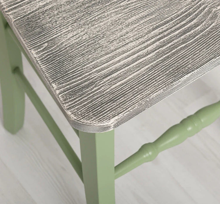 Stuhl aus Massivholz mit geschwungenem Bein