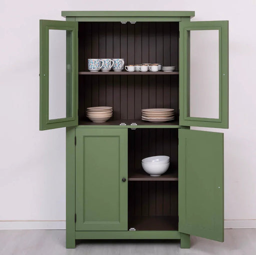 Viertüriger Küchenschrank aus Massivholz im Landhausstil