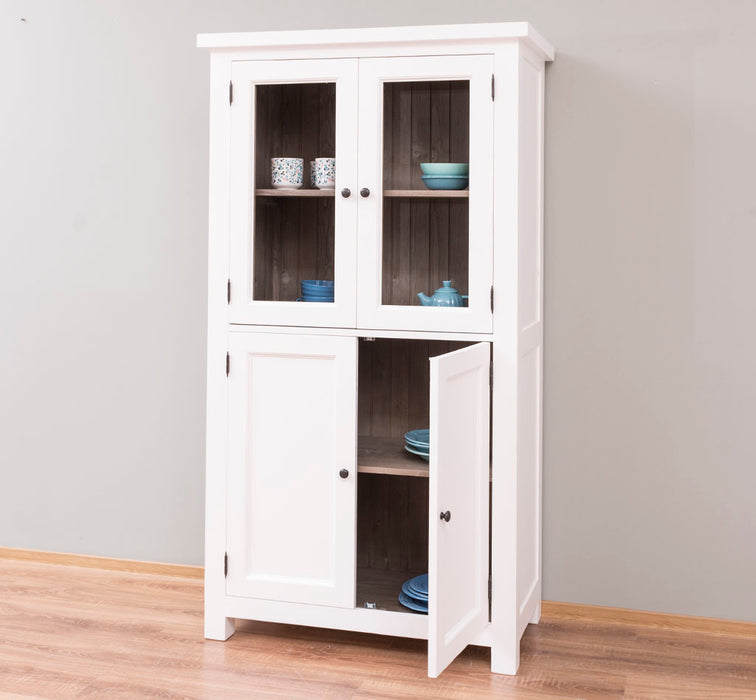 Viertüriger Küchenschrank aus Massivholz im Landhausstil