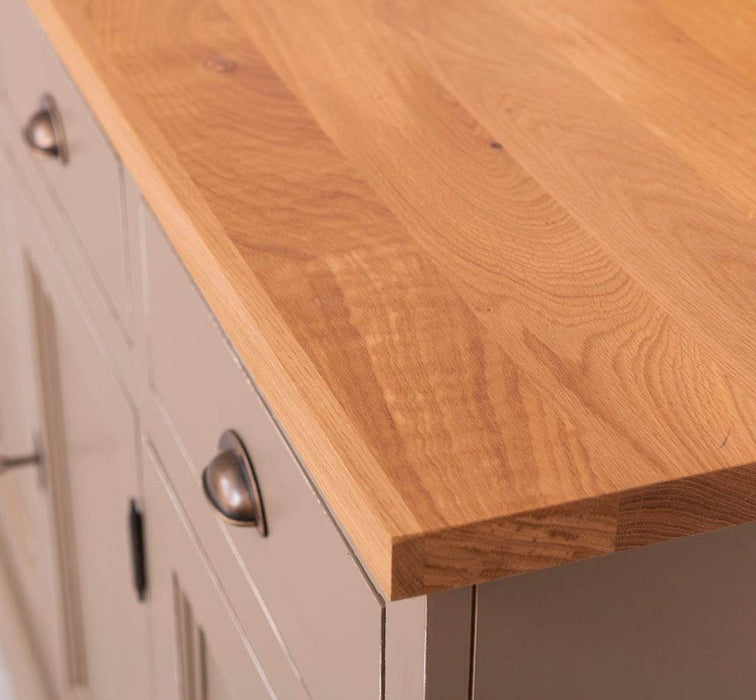 Viertüriges Sideboard aus Massivholz im Landhausstil -