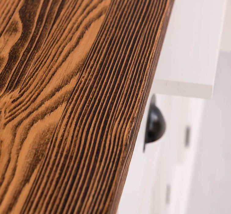 Viertüriges Sideboard aus Massivholz im Landhausstil -