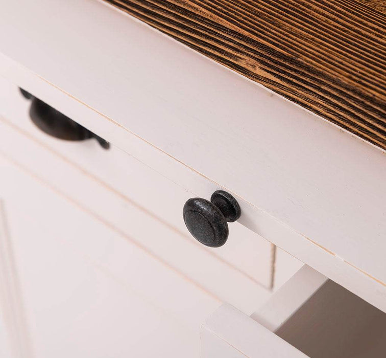 Viertüriges Sideboard aus Massivholz im Landhausstil -