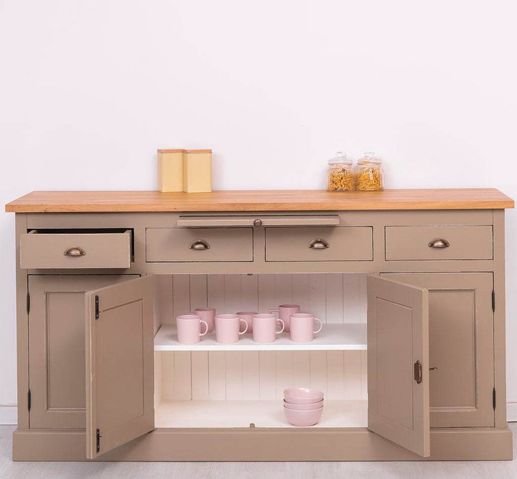 Viertüriges Sideboard aus Massivholz im Landhausstil -