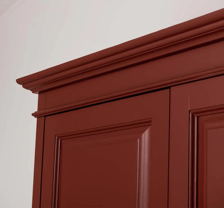 Vintage Kleiderschrank aus Massivholz im Landhausstil