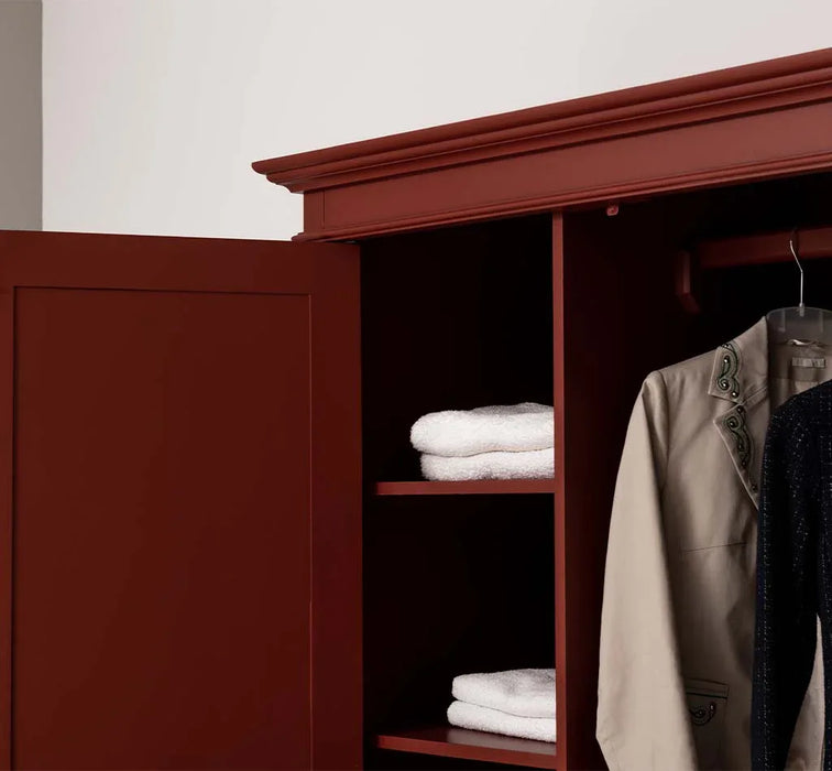 Vintage Kleiderschrank aus Massivholz im Landhausstil