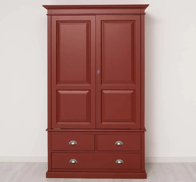 Vintage Kleiderschrank aus Massivholz im Landhausstil