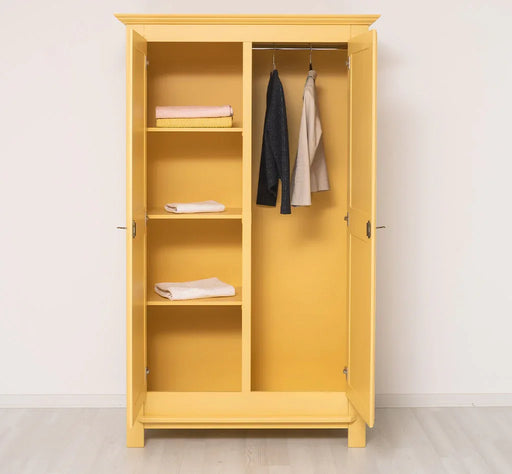 Vintage Kleiderschrank aus Massivholz in verschiedenen Farben