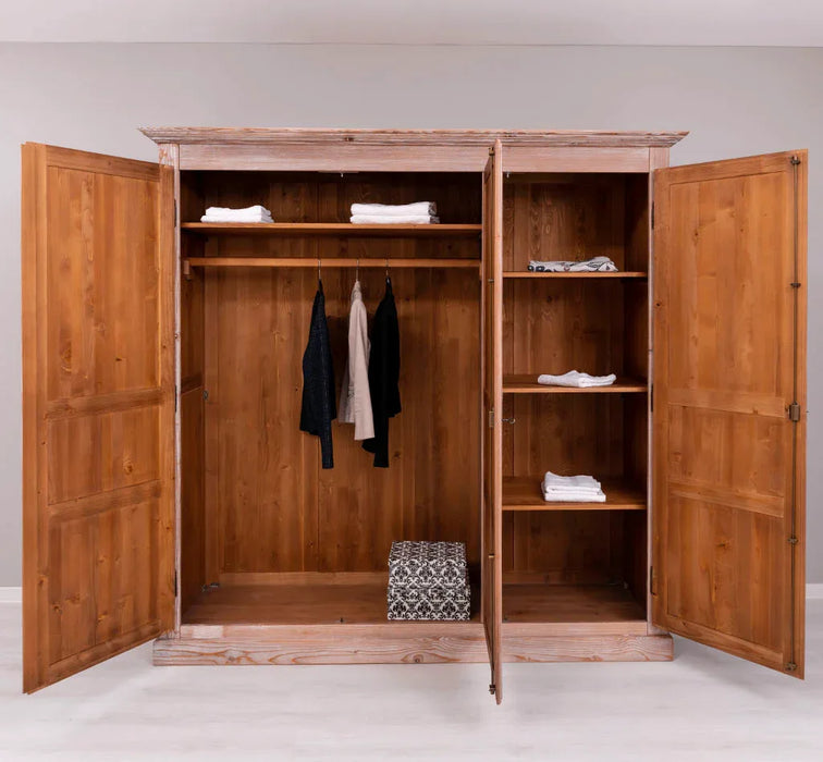 Vintage Kleiderschrank aus Massivholz mit drei Türen