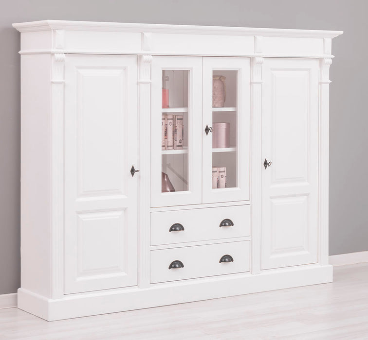 Wohnschrank aus Massivholz im Landhausstil mit Türen und Schubladen