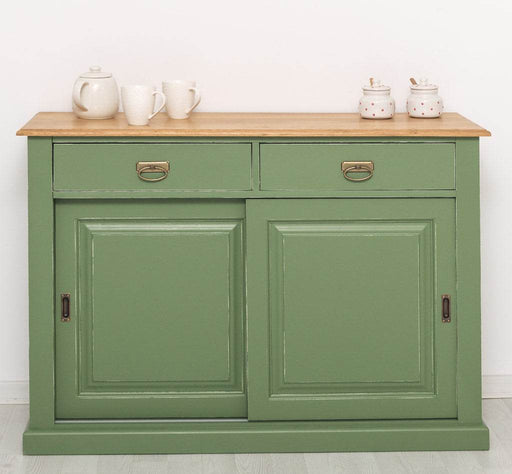 Massivholzmoebelbecker-Zweitueriges-Sideboard-mit-Schubladen-aus-Massivholz-Kommode-mit-Schiebetueren-eiche-gruen-frontal