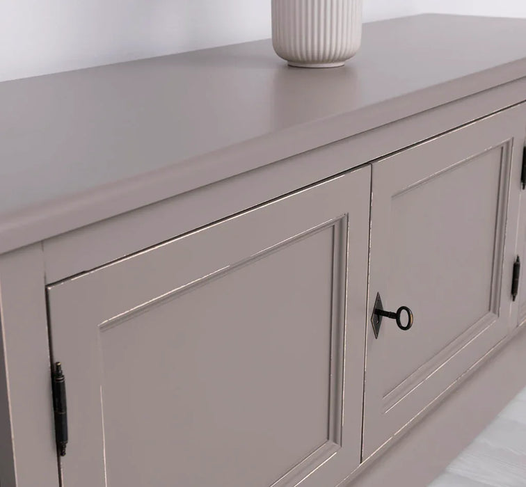 Zweitüriges TV-Board aus Massivholz mit Schublade