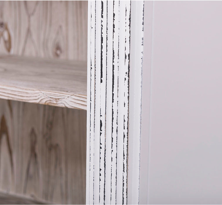 Regalwand aus Massivholz - Bücherregal mit Ornamenten